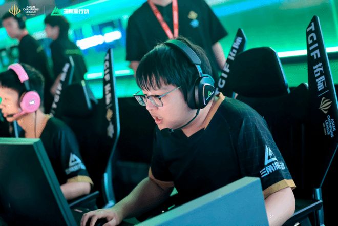 交媒体上发 交媒体上发